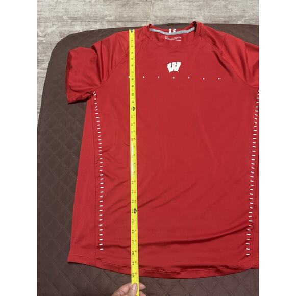 Men’s Under Armour Wisconsin Badgers T-Shirt Heatgear- Size XL - Picture 6 of 7